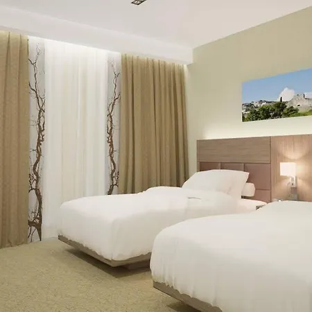 ホテル Hilton Garden ティラナ