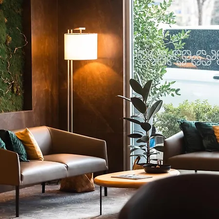 Hilton Garden Tiran