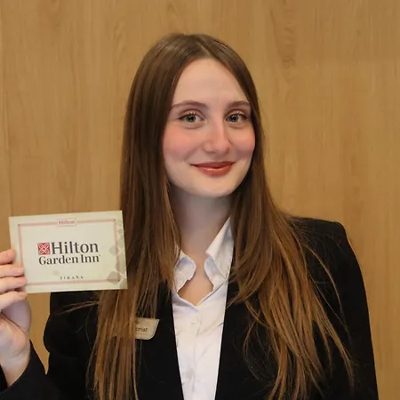 מלון Hilton Garden