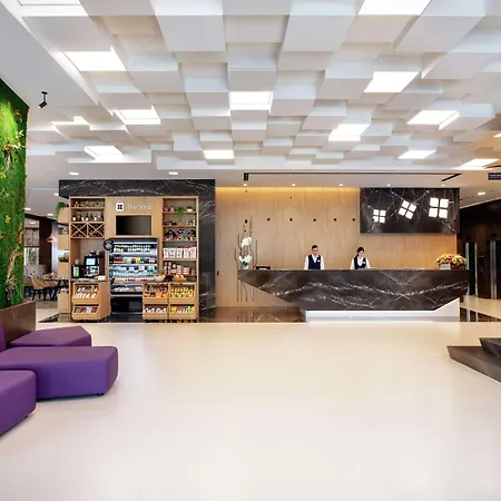 מלון Hilton Garden