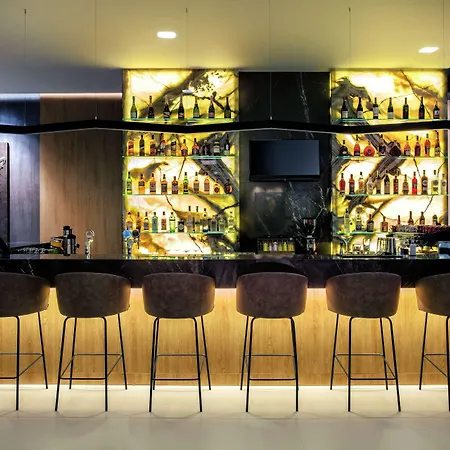 Hilton Garden מלון 4*